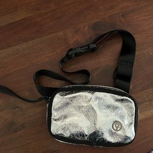 Ivivva 3 in 1 Go Metallic Wristlet/Crossbody/Belt Bag